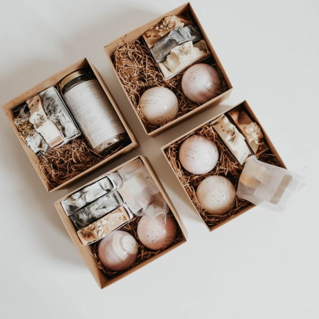 Gift Box: 2 Soap Bars + 2 Bath Bombs + 1 Soap Saver Bag - Made in Canada