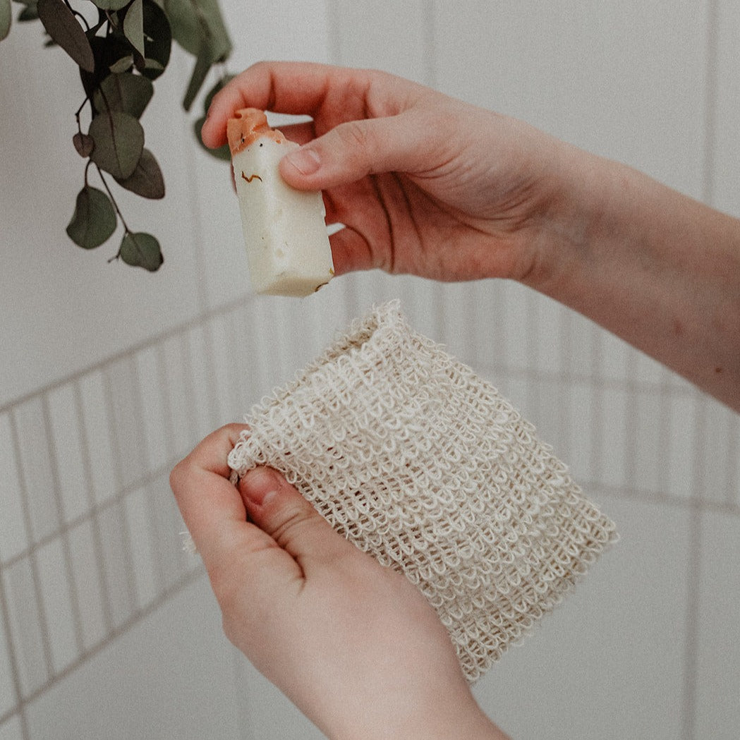 Gift Box: 3 Soap Bars + 2 Bath Bombs + 1 Soap Saver Bag - Made in Canada